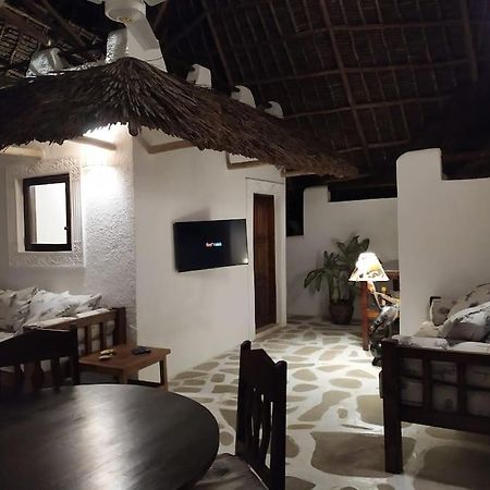 Twiga House Resort Piscina ☆☆☆☆☆ Pearl Beach Watamu Buitenkant foto
