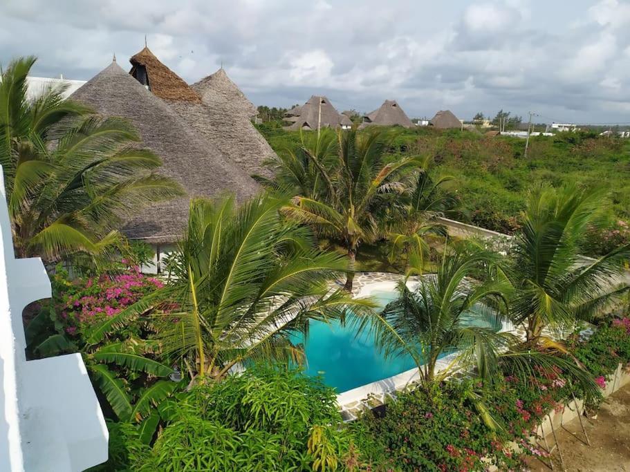 Twiga House Resort Piscina ☆☆☆☆☆ Pearl Beach Watamu Buitenkant foto
