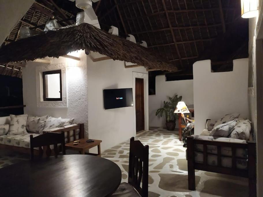 Twiga House Resort Piscina ☆☆☆☆☆ Pearl Beach Watamu Buitenkant foto