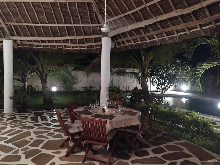 Twiga House Resort Piscina ☆☆☆☆☆ Pearl Beach Watamu Buitenkant foto