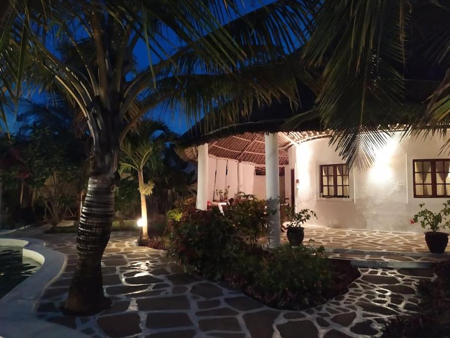Twiga House Resort Piscina ☆☆☆☆☆ Pearl Beach Watamu Buitenkant foto
